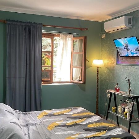 Central Cozy Apartment Old Train Station Tirana Esterno foto